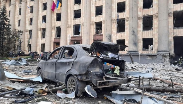 Унаслідок удару російських військ по центру Харкова загинули щонайменше 10 людей