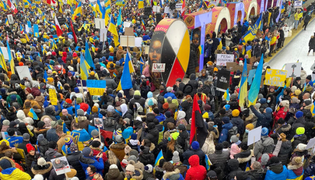 Зброя, гроші, тепло сердець: Як Канада підтримує Україну під час війни