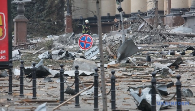 Ukraine : Au moins 10 personnes mortes dans le bombardement du centre-ville de Kharkiv