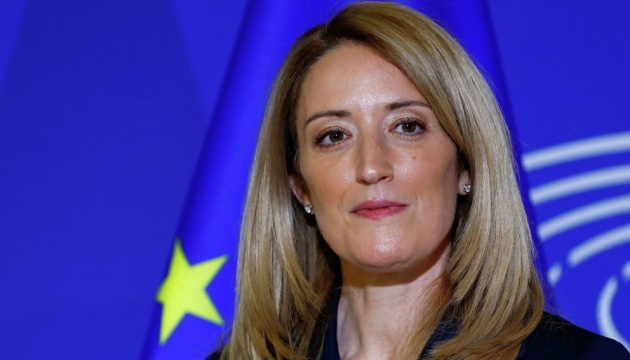 Roberta Metsola, présidente du Parlement européenne promet d’examiner la candidature de l’Ukraine à l’UE