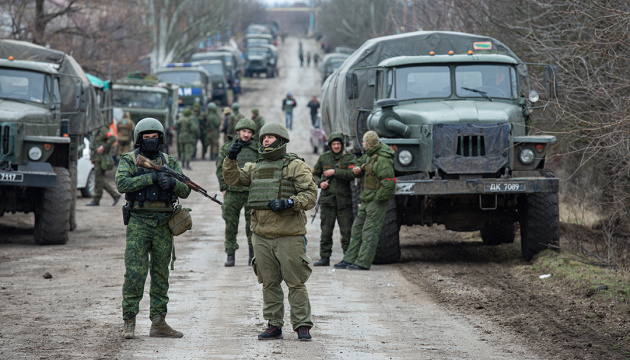 Російські загарбники зосереджують головні зусилля на захопленні Маріуполя