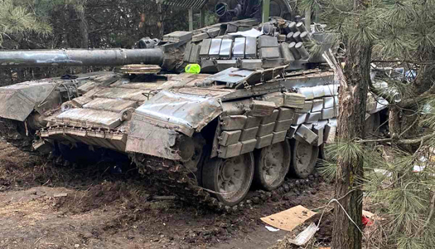 Russische Invasion: Transkarpatien-Legion setzt erbeutete russische Panzer und Technik gegen den Feind ein
