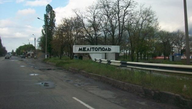 Після ударів по мостах загарбники з Херсонщини тікають до Мелітополя