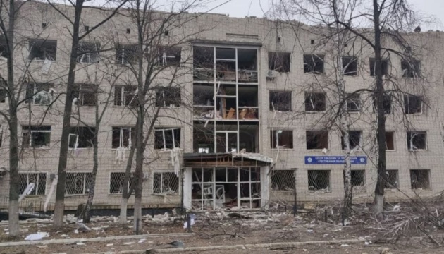 Russische Invasoren beschießen in Tschernihiw Polizeigebäude und Krankenhaus