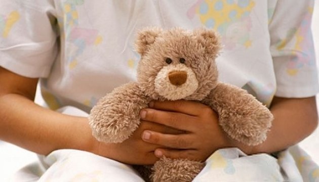 Британія прийняла на лікування понад 20 онкохворих дітей з України