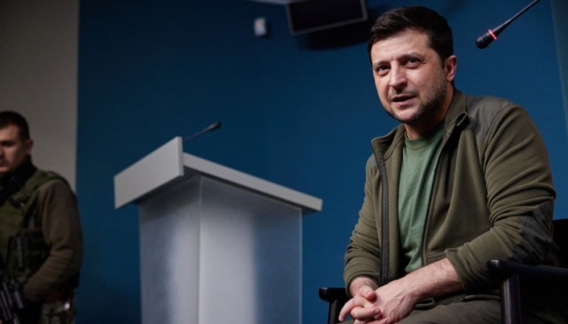 Zelensky urges the West to solve ‘technical issue’ of providing Ukraine with combat aircraft