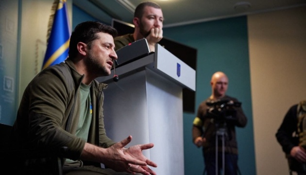 Усе від боягузтва: Зеленський пояснив, чому рф бреше про війну в Україні