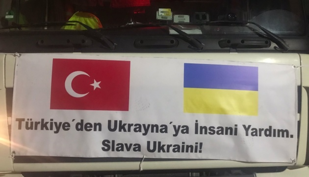 З Туреччини в Україну прямують шість вантажівок з гуманітарною допомогою