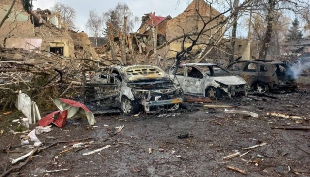 Загарбники обстріляли село Бишів на Київщині, є загиблий і четверо поранених
