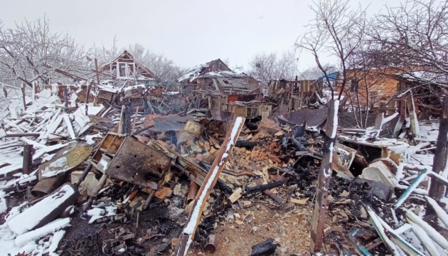 Nalot we wsi Oleksijwka w obwodzie charkowskim - zniszczone są dwa domy
