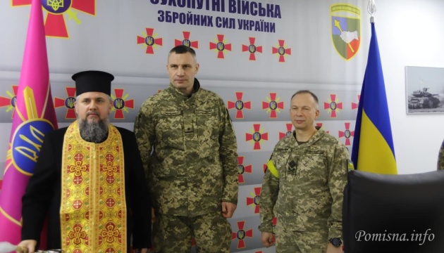 Ukraine’s church leader comes to checkpoints to support Ukrainian defenders