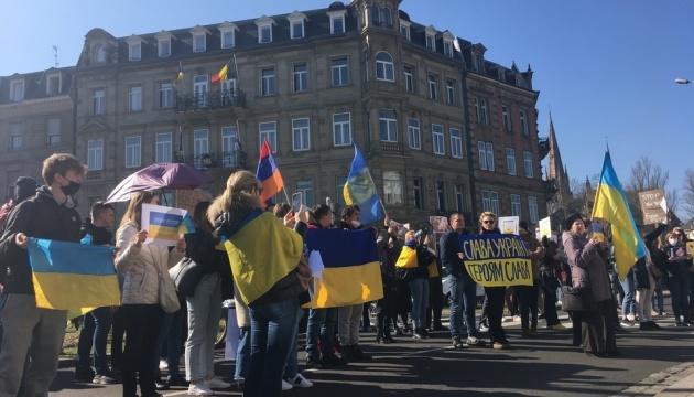 На акції у Страсбурзі вимагали від Росії зупинити війну проти України
