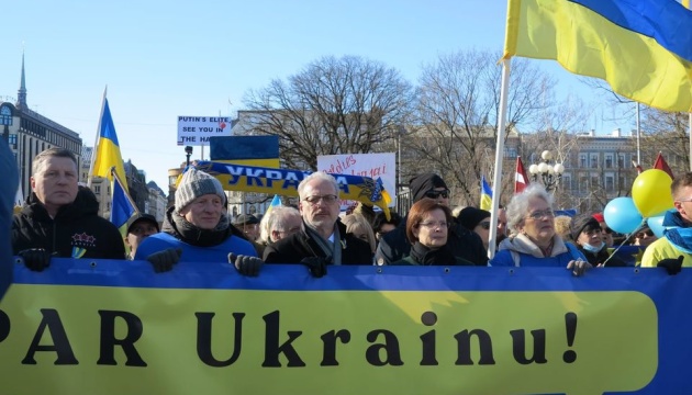 У Ризі пройшла 30-тисячна хода «Разом за Україну! Разом проти Путіна!»