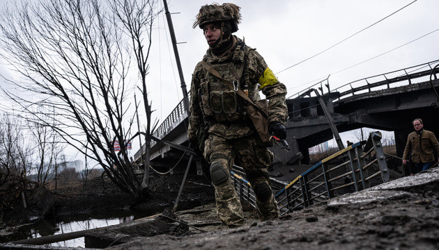 Russische Invasion: In Irpin schwere Kämpfe, Eisenbahnverbindung mit Kyjiw zerstört