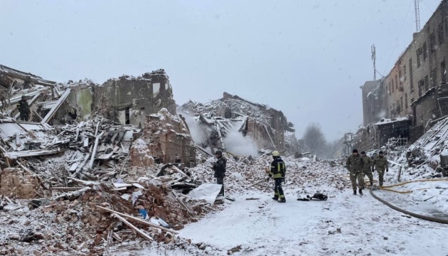 Російський літак скинув бомби на військове містечко у Харкові, четверо загиблих
