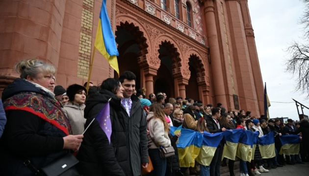 Митці Закарпаття на мітингу просили НАТО закрити небо над Україною