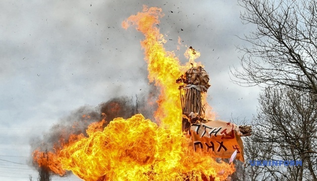 У Запоріжжі на Масницю спалили опудало Путіна