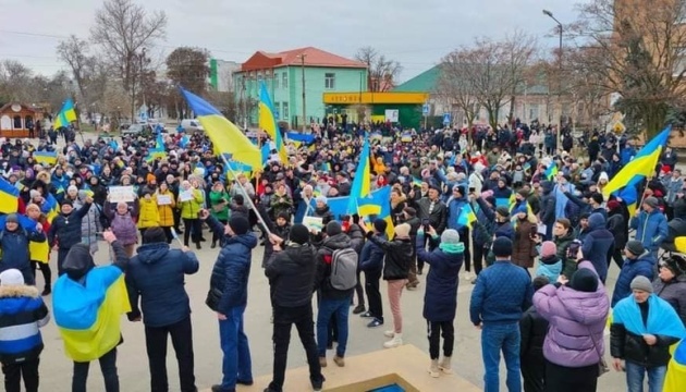 Henitschesk, Kachowka, Kalantschak: Menschen protestieren gegen Besatzer