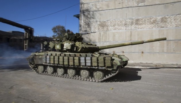 In Mykolajiw greifen russische Panzer wieder den Flughafen an