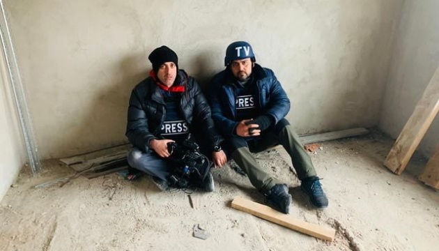 Іноземний журналіст просить допомогти евакуювати його знімальну групу з Ірпеня