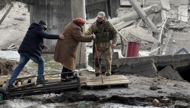 Близько 300 евакуйованих жителів Бородянки вивезли з Пісківки до Житомира
