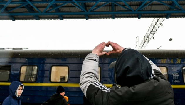 Over 2M Ukrainians evacuated from warzone by rail - operator