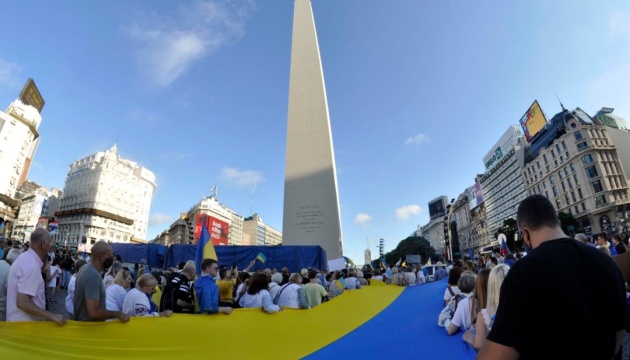 У Буенос-Айресі діаспора організувала на підтримку України марш єдності