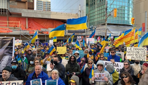 У Торонто відбувся багатотисячний мітинг на підтримку України