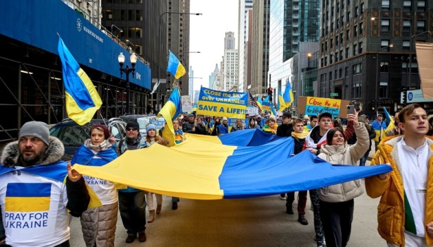 У Чикаго тисячі людей закликали закрити небо над Україною