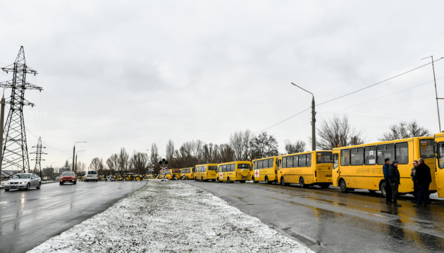 Росіяни порушили домовленості про евакуацію із Бучі: колона з 50 автобусів стоїть на блокпосту