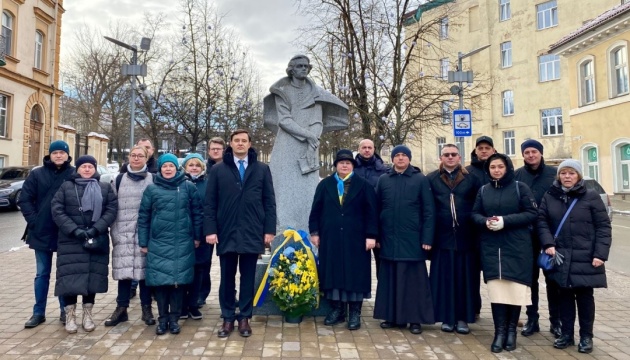 У Вільнюсі поклали квіти до пам’ятника Тарасу Шевченку