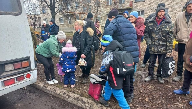 З Волноваського району евакуювали близько 150 мирних жителів 