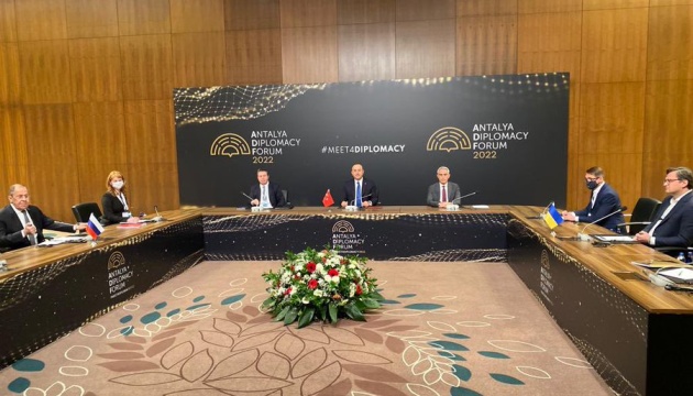 Ukrainian, Russian, Turkish FMs start trilateral meeting in Antalya