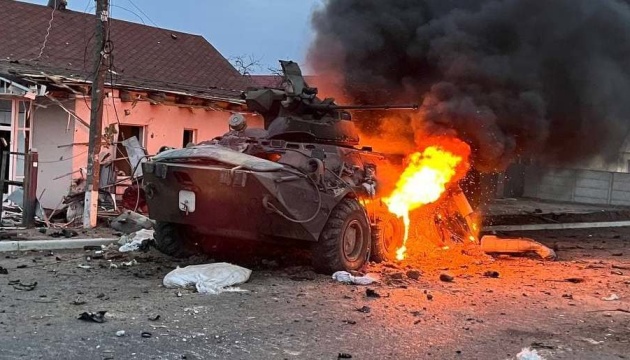 Бійці «Азову» вранці знищили танк, два БТРи та вантажні автомобілі ворога