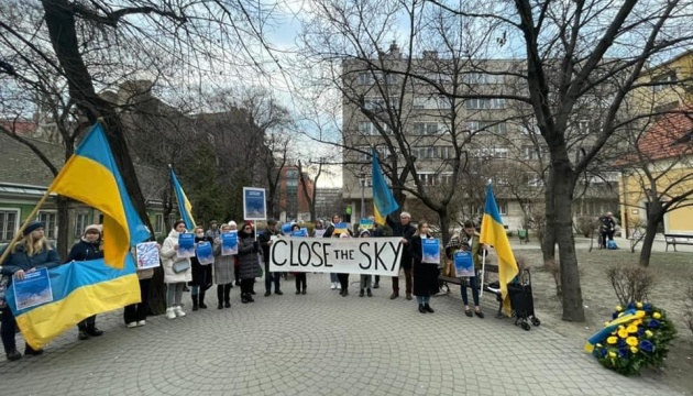 Українці в Угорщині вимагали підтримати членство України в ЄС та закрити українське небо