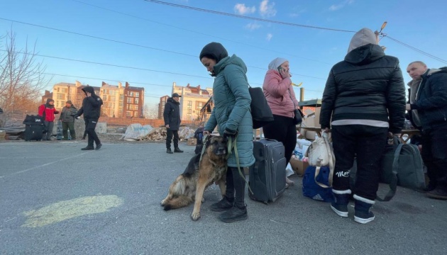 До Білогородки продовжують прибувати колони евакуйованих з Бучі