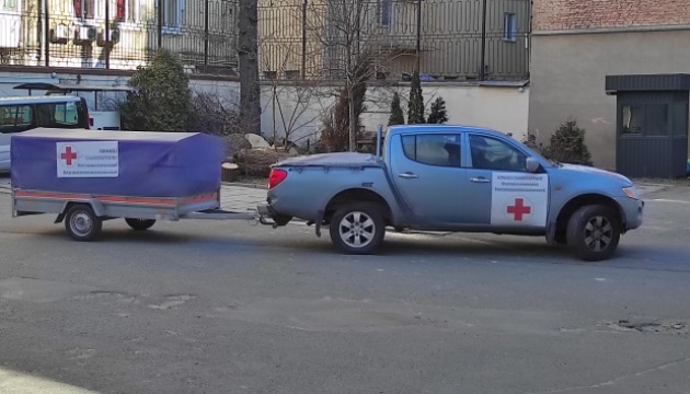 Польські волонтери привезли допомогу в дитячу онколікарню Києва