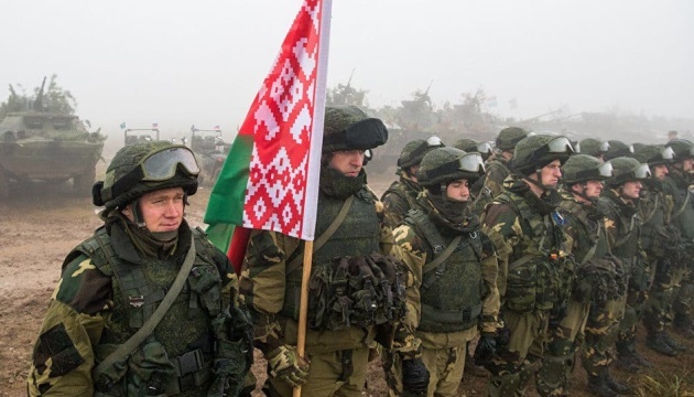 Боєздатних підрозділів білорусі максимум 10 тисяч – Денисенко 