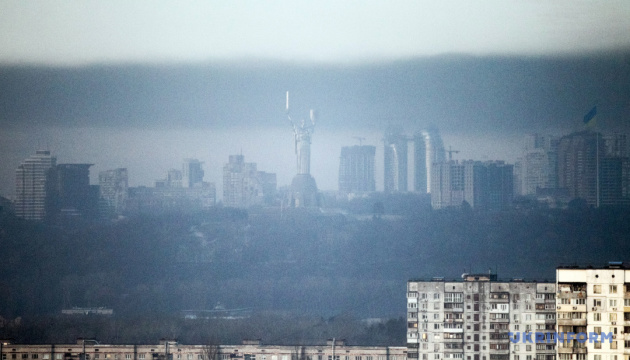 У Києві знову фіксують забруднене повітря, на правому березі радять не відчиняти вікна 