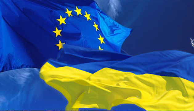 Kuleba: La Cumbre de Versalles ha puesto en marcha la adhesión de Ucrania a la UE