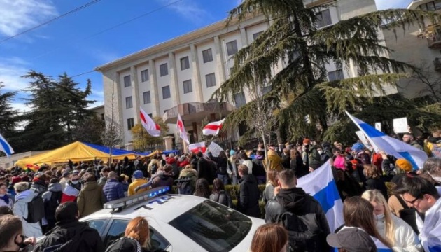 Россияне и белорусы провели в Тбилиси антивоенные акции
