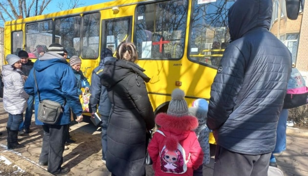 З Вугледара та Волноваського району евакуювали близько 200 людей — МВС