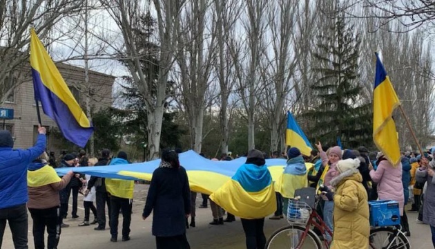 ロシア占領下のウクライナ南部複数自治体で親ウクライナ集会開催