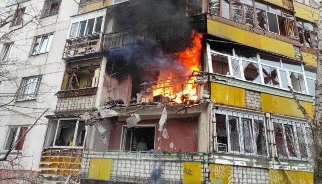 У трьох містах Луганщини ворожі обстріли пошкодили близько 60 будівель