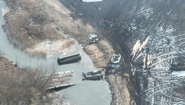 Ukraine Army destroys Russian pontoon bridge near Hostomel