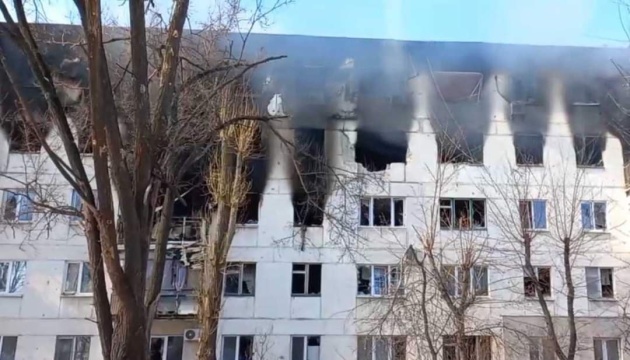 У містах на Луганщині горять десятки будинків, є постраждалі