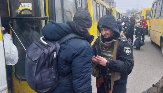 Правоохоронці й рятувальники евакуювали людей із села Пісківка на Київщині