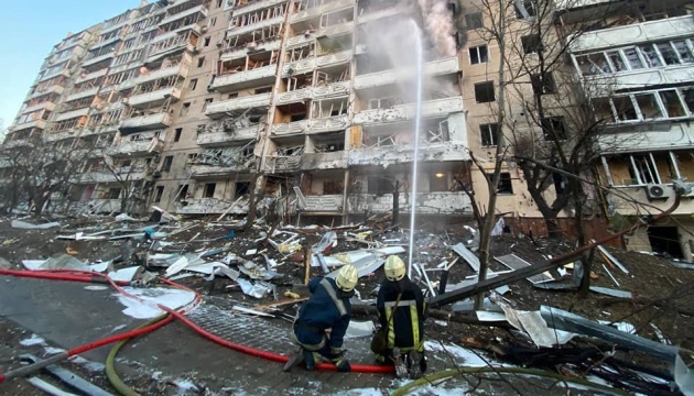 In Kyiv, rescuers put out fire in apartment block hit in enemy shelling