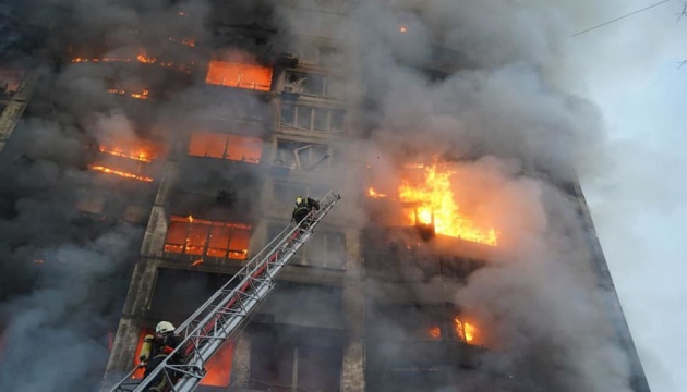 Обстріл Києва: у Святошинському районі згоріла 16-поверхівка, двоє загиблих