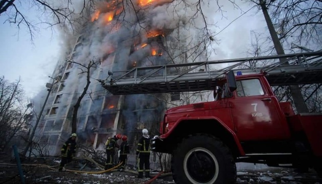 Деякі будинки після обстрілу Києва фактично непридатні для життя